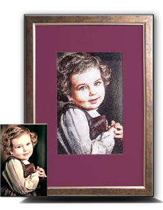 Retrato bordado de una niña pequeña junto a la foto original